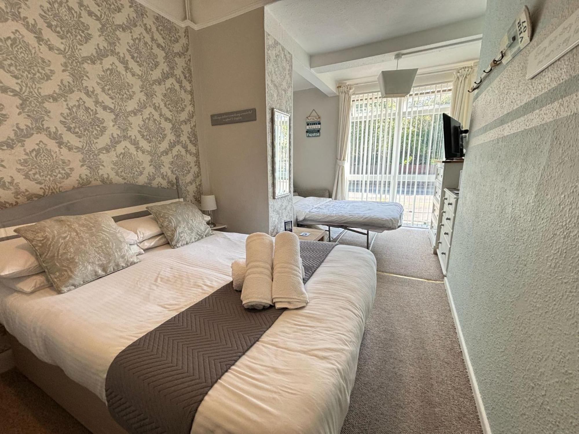 Three Palms Hotel Paignton Bagian luar foto